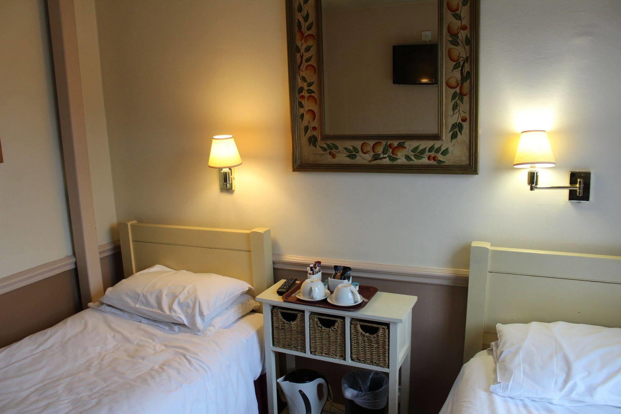 Whyte Harte Hotel Redhill  Esterno foto